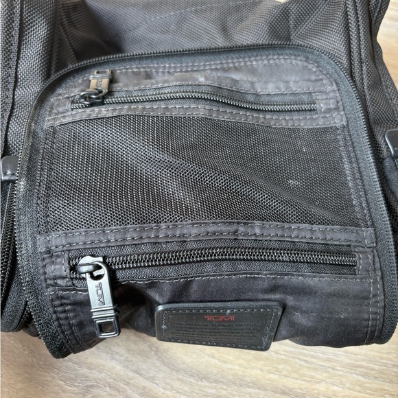 Tumi Black Toiletry Bag Durable and Stylish - Picture 6 of 8